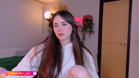 Snapshot of wolfsfoster chatting on February 2026 03:32:01 AM online show from February 2026 03:32:01 AM