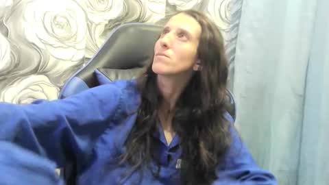 wolfxsnow online show from December 2025 06:56:02 PM