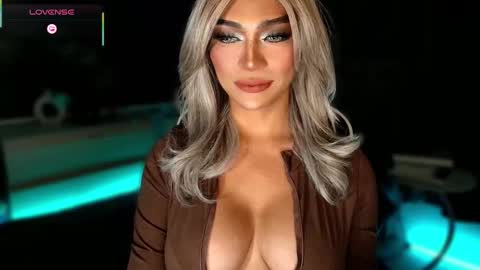 Snapshot of womanofyourdesire_ts chatting on November 2025 07:36:01 PM Julia online show from November 2025 07:36:01 PM