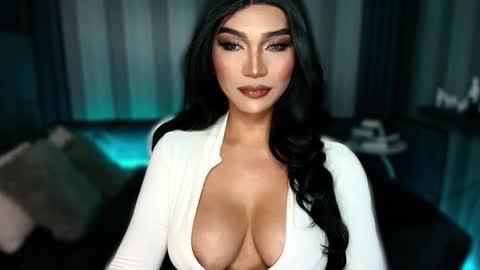 Snapshot of womanofyourdesire_ts chatting on November 2025 02:25:02 AM Julia online show from November 2025 02:25:02 AM