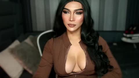 Snapshot of womanofyourdesire_ts chatting on November 2025 01:19:01 AM Julia online show from November 2025 01:19:01 AM