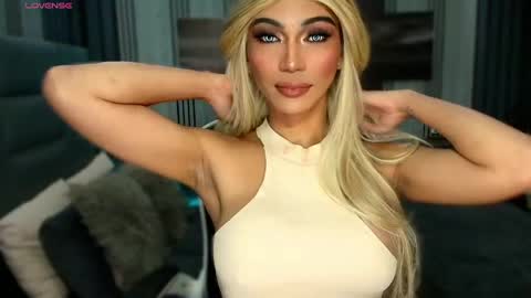 Snapshot of womanofyourdesire_ts chatting on March 2026 07:24:02 PM Julia online show from March 2026 07:24:02 PM