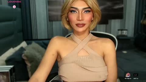Snapshot of womanofyourdesire_ts chatting on April 2026 07:44:02 PM Julia online show from April 2026 07:44:02 PM