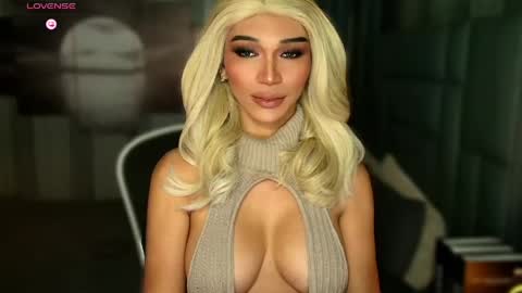 Snapshot of womanofyourdesire_ts chatting on April 2026 03:09:02 AM Julia online show from April 2026 03:09:02 AM