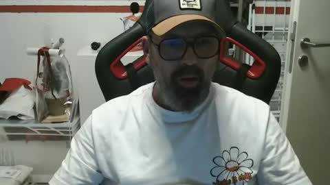 Snapshot of womenizzeer chatting on December 2024 07:16:02 AM Adam online show from December 2024 07:16:02 AM