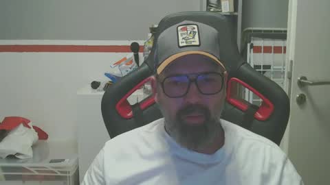 Snapshot of womenizzeer chatting on December 2024 07:54:02 AM Adam online show from December 2024 07:54:02 AM