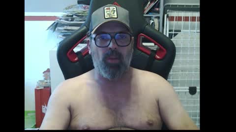 Snapshot of womenizzeer chatting on October 2025 03:29:01 PM Adam online show from October 2025 03:29:01 PM