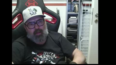 Snapshot of womenizzeer chatting on October 2025 12:15:02 AM Adam online show from October 2025 12:15:02 AM