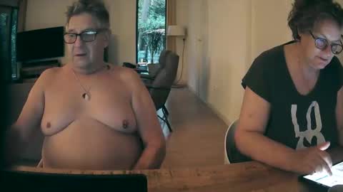 woodwurm and Snoeske online show from October 2025 06:16:02 AM