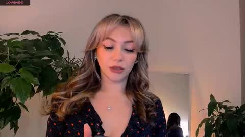 Snapshot of worldsbaby chatting on September 2025 03:17:01 PM worldsbaby online show from September 2025 03:17:01 PM