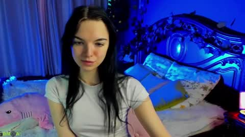 Evelin online show from April 2026 01:19:01 PM