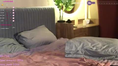 Snapshot of wow_luvng chatting on February 2025 08:45:02 PM Rebecy online show from February 2025 08:45:02 PM