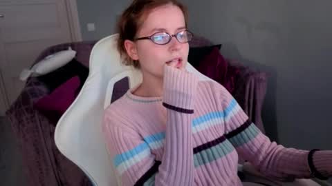 Snapshot of wow_luvng chatting on September 2025 01:57:02 PM Rebecy online show from September 2025 01:57:02 PM