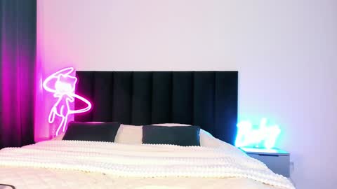 Snapshot of wowlovie666 chatting on December 2024 08:11:01 PM Emi online show from December 2024 08:11:01 PM