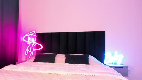 Snapshot of wowlovie666 chatting on December 2024 08:06:02 PM Emi online show from December 2024 08:06:02 PM