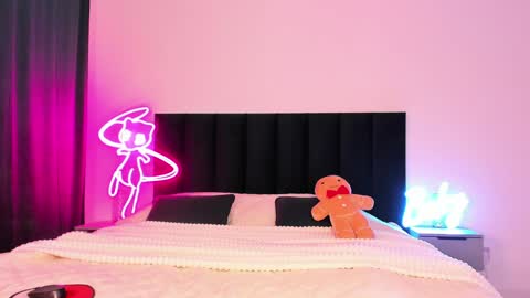 Snapshot of wowlovie666 chatting on December 2024 02:01:02 AM Emi online show from December 2024 02:01:02 AM