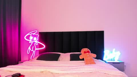 Snapshot of wowlovie666 chatting on December 2024 05:07:01 AM Emi online show from December 2024 05:07:01 AM