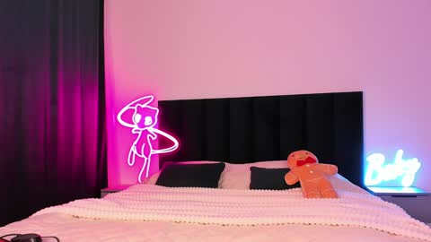 Snapshot of wowlovie666 chatting on December 2024 02:08:02 AM Emi online show from December 2024 02:08:02 AM