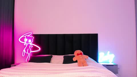 Snapshot of wowlovie666 chatting on December 2024 03:03:02 AM Emi online show from December 2024 03:03:02 AM