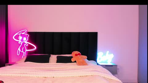 Snapshot of wowlovie666 chatting on December 2024 03:04:02 AM Emi online show from December 2024 03:04:02 AM