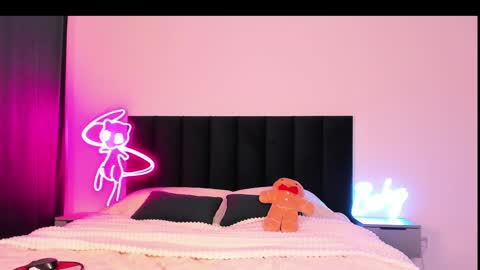 Snapshot of wowlovie666 chatting on January 2025 06:59:01 AM Emi online show from January 2025 06:59:01 AM