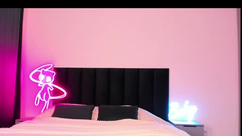 Snapshot of wowlovie666 chatting on February 2025 04:01:01 AM Emi online show from February 2025 04:01:01 AM