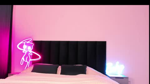 Snapshot of wowlovie666 chatting on February 2025 07:02:01 AM Emi online show from February 2025 07:02:01 AM