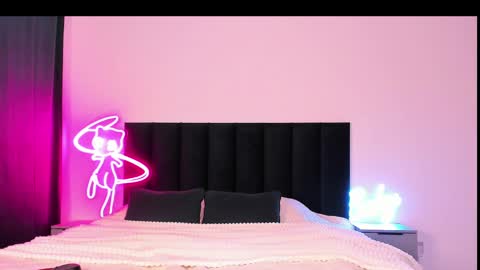 Snapshot of wowlovie666 chatting on February 2025 08:16:01 AM Emi online show from February 2025 08:16:01 AM