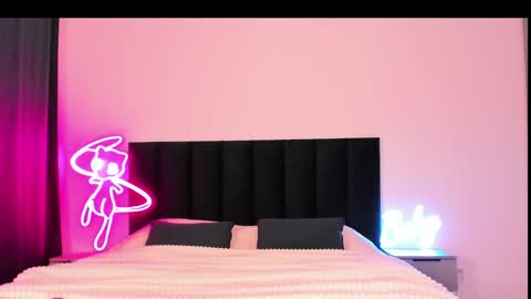 Snapshot of wowlovie666 chatting on February 2025 05:00:01 AM Emi online show from February 2025 05:00:01 AM