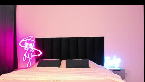 Snapshot of wowlovie666 chatting on March 2025 05:00:02 AM Emi online show from March 2025 05:00:02 AM