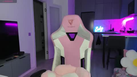 Snapshot of wowlovie666 chatting on October 2025 04:08:02 PM Emi online show from October 2025 04:08:02 PM