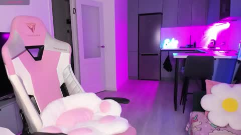 Snapshot of wowlovie666 chatting on November 2025 04:07:02 PM Emi online show from November 2025 04:07:02 PM