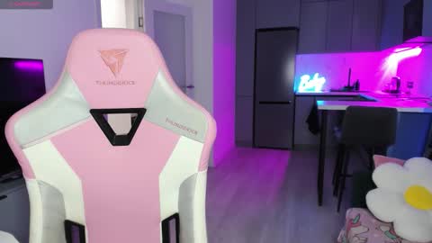 Snapshot of wowlovie666 chatting on November 2025 06:07:02 PM Emi online show from November 2025 06:07:02 PM