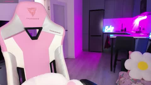 Snapshot of wowlovie666 chatting on December 2025 04:12:02 PM Emi online show from December 2025 04:12:02 PM