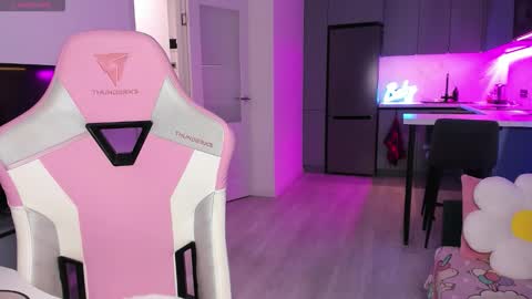 Snapshot of wowlovie666 chatting on December 2025 04:02:01 PM Emi online show from December 2025 04:02:01 PM