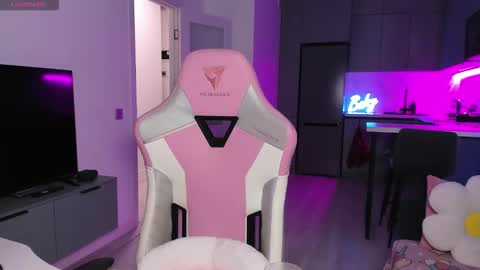 Emi online show from December 2025 04:03:02 PM