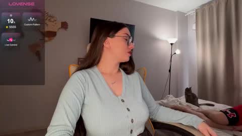 Snapshot of wwow_meow chatting on October 2025 06:34:02 AM Eric and Christine 3 online show from October 2025 06:34:02 AM