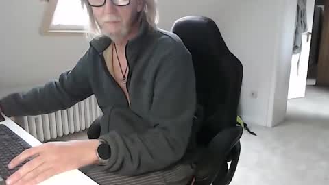 WyattEarp64 online show from October 2025 09:09:01 AM