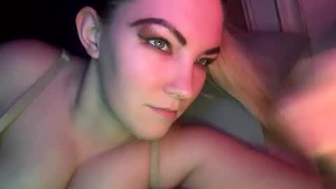 Snapshot of x_dreamgirl_x chatting on December 2024 04:42:02 AM Mariah online show from December 2024 04:42:02 AM