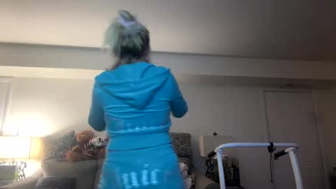 Snapshot of x_dreamgirl_x chatting on December 2024 07:31:01 AM Mariah online show from December 2024 07:31:01 AM