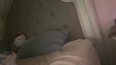 Snapshot of x_dreamgirl_x chatting on January 2025 09:15:02 AM Mariah online show from January 2025 09:15:02 AM