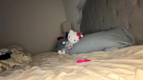 Snapshot of x_dreamgirl_x chatting on January 2025 08:04:01 AM Mariah online show from January 2025 08:04:01 AM