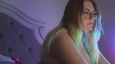 Snapshot of x_dreamgirl_x chatting on January 2025 06:24:02 AM Mariah online show from January 2025 06:24:02 AM