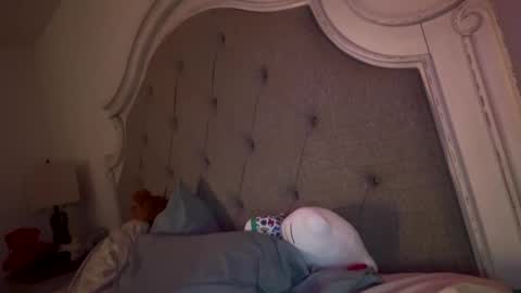 Snapshot of x_dreamgirl_x chatting on January 2025 10:46:02 PM Mariah online show from January 2025 10:46:02 PM