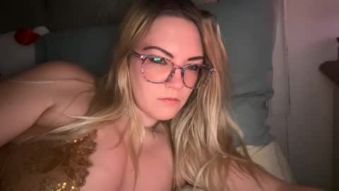 Snapshot of x_dreamgirl_x chatting on February 2025 08:22:02 AM Mariah online show from February 2025 08:22:02 AM