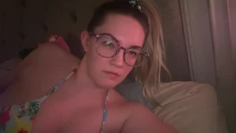 Snapshot of x_dreamgirl_x chatting on March 2025 05:35:02 AM Mariah online show from March 2025 05:35:02 AM