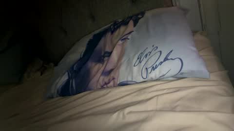 Snapshot of x_dreamgirl_x chatting on October 2025 03:36:01 AM Mariah online show from October 2025 03:36:01 AM