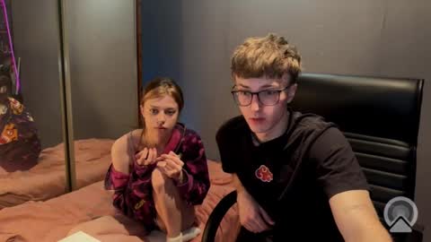 Snapshot of x_files_t chatting on March 2026 12:50:01 AM Philipp and Este online show from March 2026 12:50:01 AM