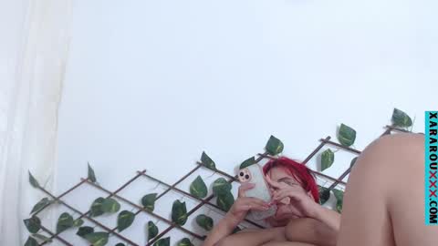 Snapshot of xararouxxx chatting on March 2025 02:50:01 AM S A R A 100K followers online show from March 2025 02:50:01 AM