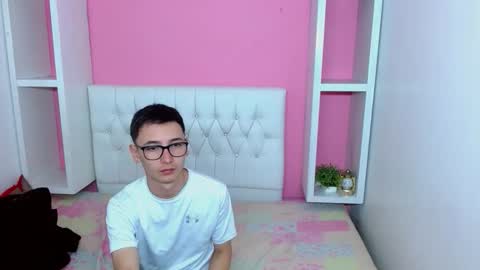 xcoupleplayxx online show from April 2026 03:15:01 AM